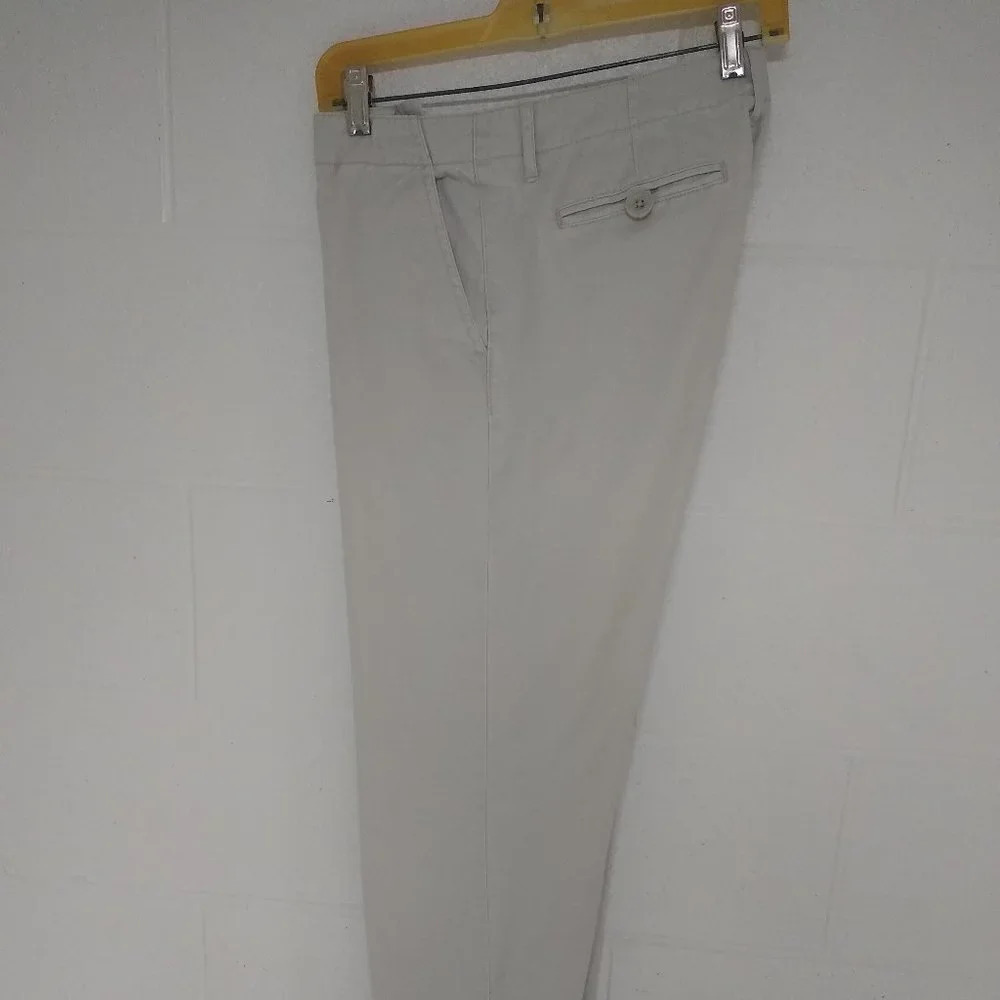 Bass mid rise classic khakis. Natural color.